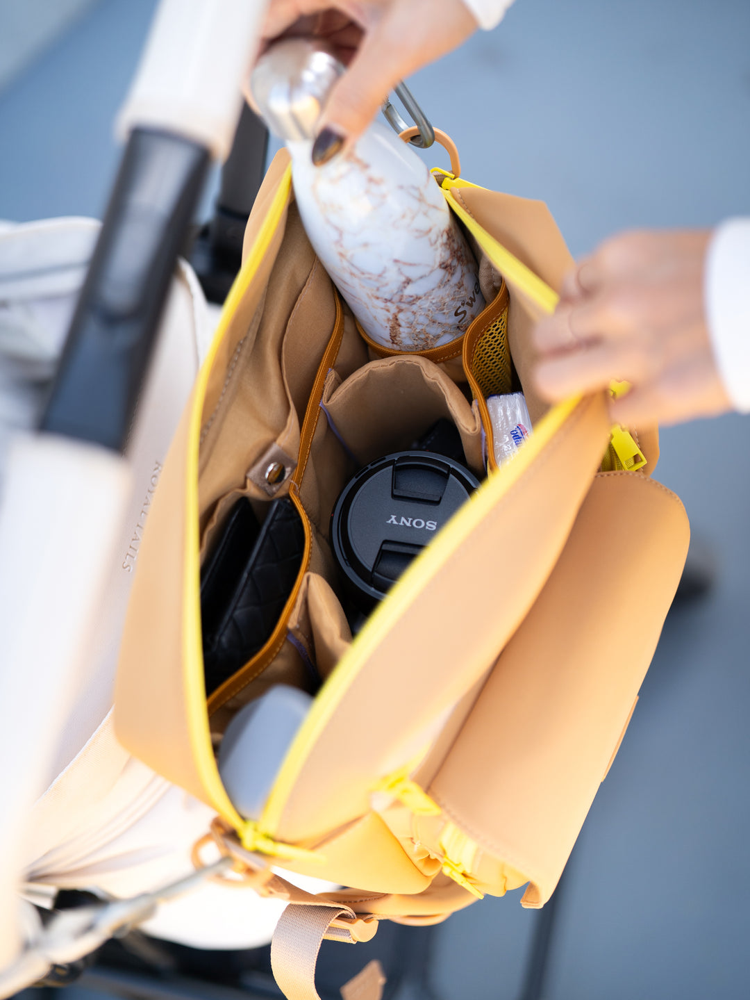 STROLL &amp; GO (2-WAY) BAG (CARAMEL)